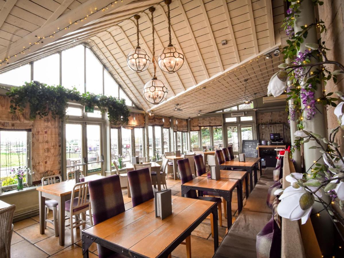 סטירלינג The Meadowpark Bar, Kitchen & Rooms מראה חיצוני תמונה