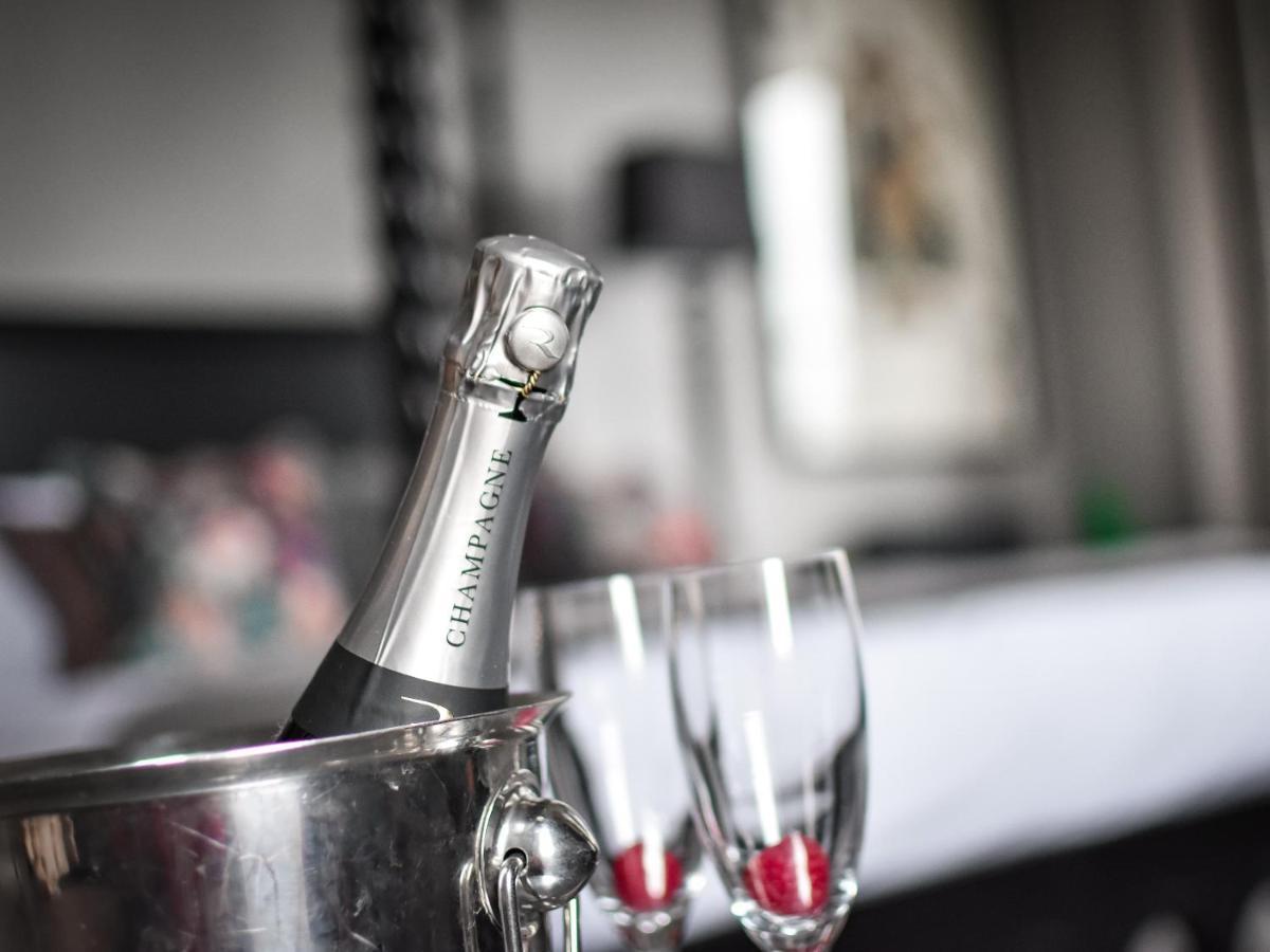 סטירלינג The Meadowpark Bar, Kitchen & Rooms מראה חיצוני תמונה